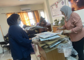 توزيع طرود صحية على النساء النازحات من الحالات الخاصة