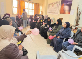 من الألم إلى الأمل: جلسة تفريغ نفسي تعيد للنساء النازحات في طولكرم صوتهن الداخلي