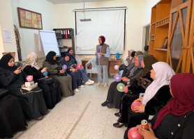 من الألم إلى الأمل: جلسة تفريغ نفسي تعيد للنساء النازحات في طولكرم صوتهن الداخلي