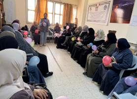 من الألم إلى الأمل: جلسة تفريغ نفسي تعيد للنساء النازحات في طولكرم صوتهن الداخلي