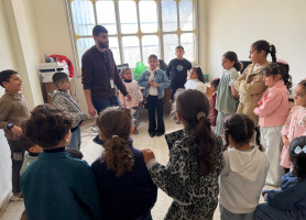 مساحة للفرح وسط التحديات: جلسة تفريغ نفسي للأطفال في طولكرم