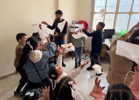 مساحة للفرح وسط التحديات: جلسة تفريغ نفسي للأطفال في طولكرم