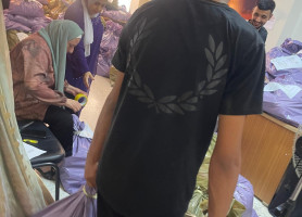 توزيع طرود صحية على النساء النازحات من الحالات الخاصة