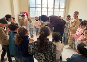 مساحة للفرح وسط التحديات: جلسة تفريغ نفسي للأطفال في طولكرم