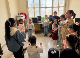 مساحة للفرح وسط التحديات: جلسة تفريغ نفسي للأطفال في طولكرم