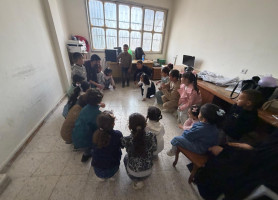 مساحة للفرح وسط التحديات: جلسة تفريغ نفسي للأطفال في طولكرم