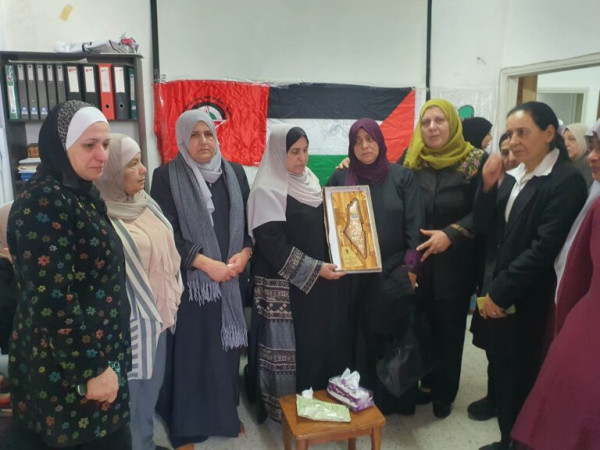 الاتحاد العام للمراه الفلسطينية في محافظة طولكرم واتحاد لجان العمل النسائي الفلسطيني تقيم بيت عزاءللمناضلة الوطنية والقائده النسويه الرفيقة لمياء سبوبة في جمعية النجده الاجتماعيه